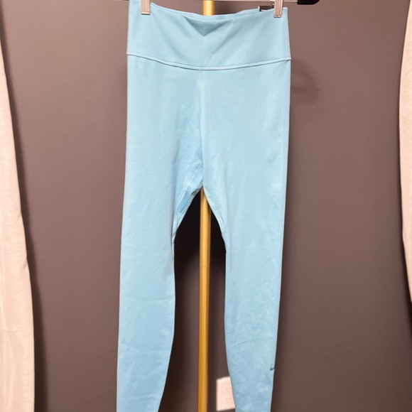 Mid rise full length nike dri fit legging - Picture 4 of 4